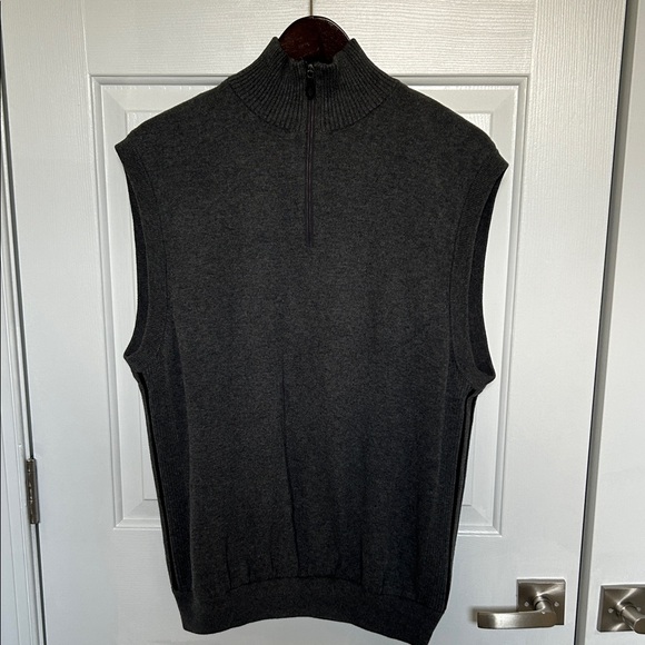 Mizuno Men's WindLite Flex Fully-Lined Dark Gray Zip-Up Sweater Vest - Picture 1 of 5
